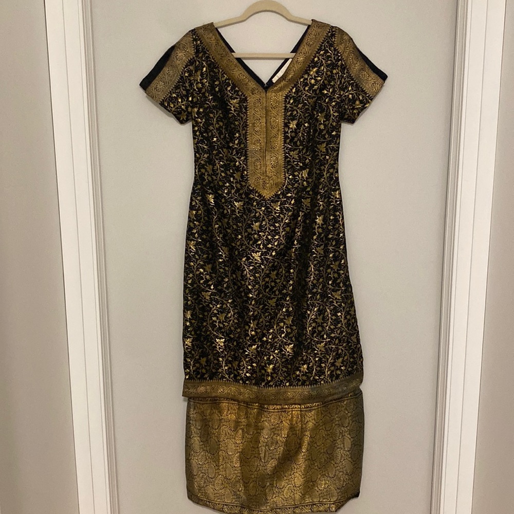 House of Gowns Vintage Black and Gold Gown with detachable bottom